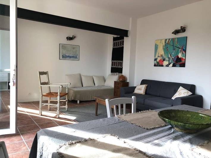 Location de vacances pour 3 personnes, avec Terrasse ainsi que Jardin et Piscine à Puyravault