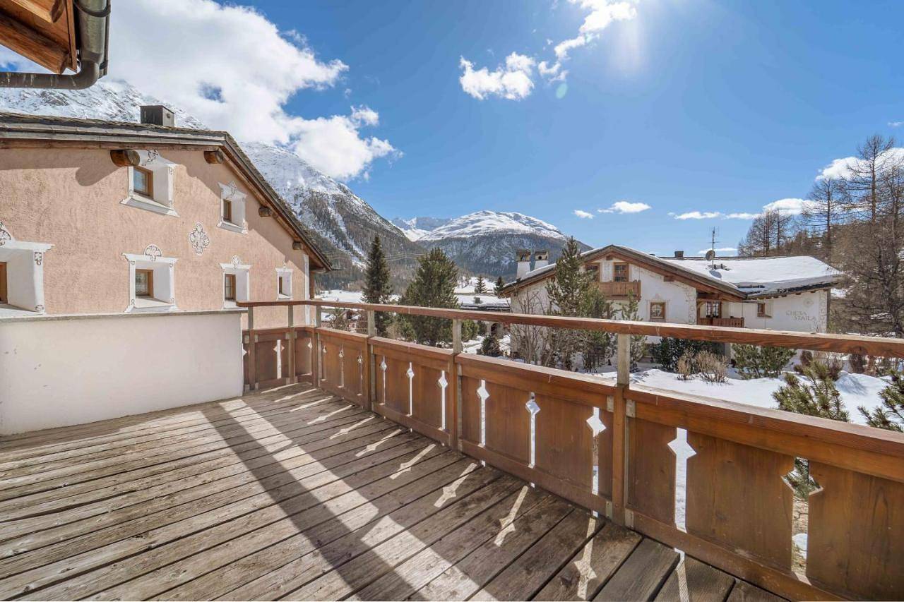 Ganze Wohnung, Luxury Chalet St Moritz with View - 4 Bedrooms in Madulain, Sankt Moritz