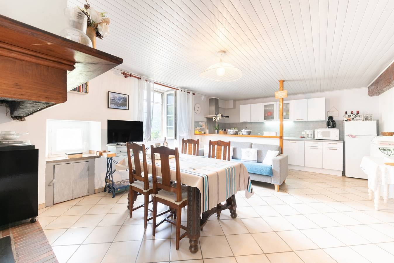Appartamento intero, Appartamento "Bellevue Accous" con vista montagne, terrazza privata e Wi-Fi in Accous, Béarn