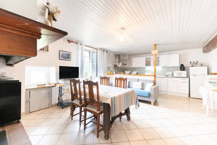 Ganze Wohnung, Appartement "Bellevue Accous" mit Bergblick, privater Terrasse und Wlan in Accous, Béarn