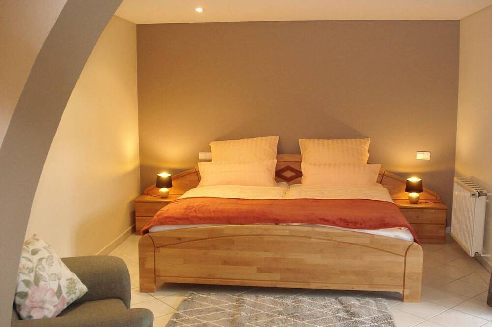 Ganze Wohnung, 6-Bett-Ferienwohnung Eifeltraum mit Sauna - Eifelferienhaus Miro in Steffeln, Vulkaneifel