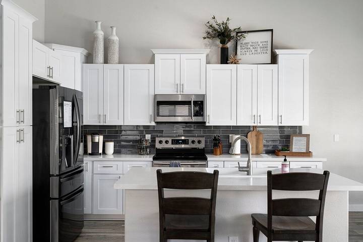 Vacation rental for 10 people, with yard and balcony in Avondale