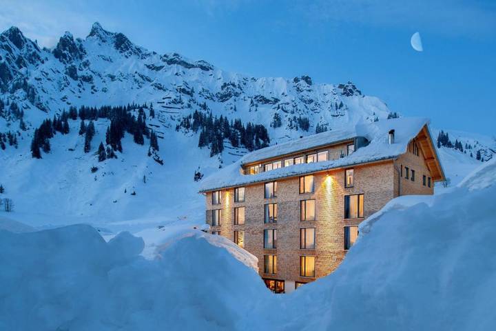 Hotel für 2 Personen, mit Terrasse und Sauna sowie Ausblick, mit Haustier in Stuben am Arlberg