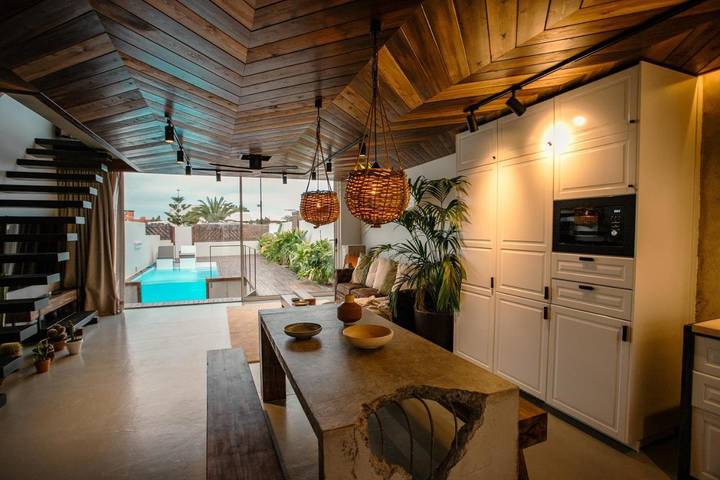 Casa de vacaciones para 3 personas, con jardín además de vistas y piscina, Se admiten mascotas en Corralejo