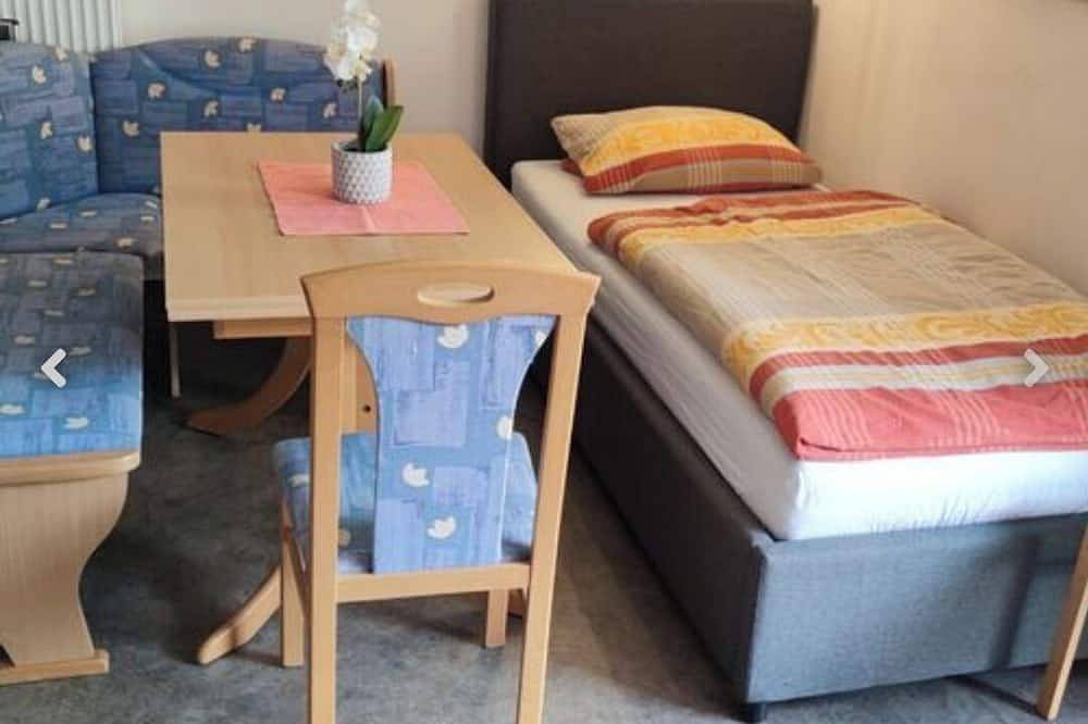 Ganze Wohnung, Ferien- und Monteurwohnung Souterrain (1-3 Personen) in Wettelsheim, Treuchtlingen