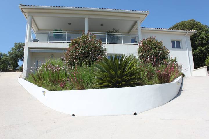 Appartement de vacances pour 4 personnes, avec terrasse et jardin