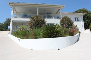 Gîte pour 4 personnes, avec jardin et terrasse dans Porticcio