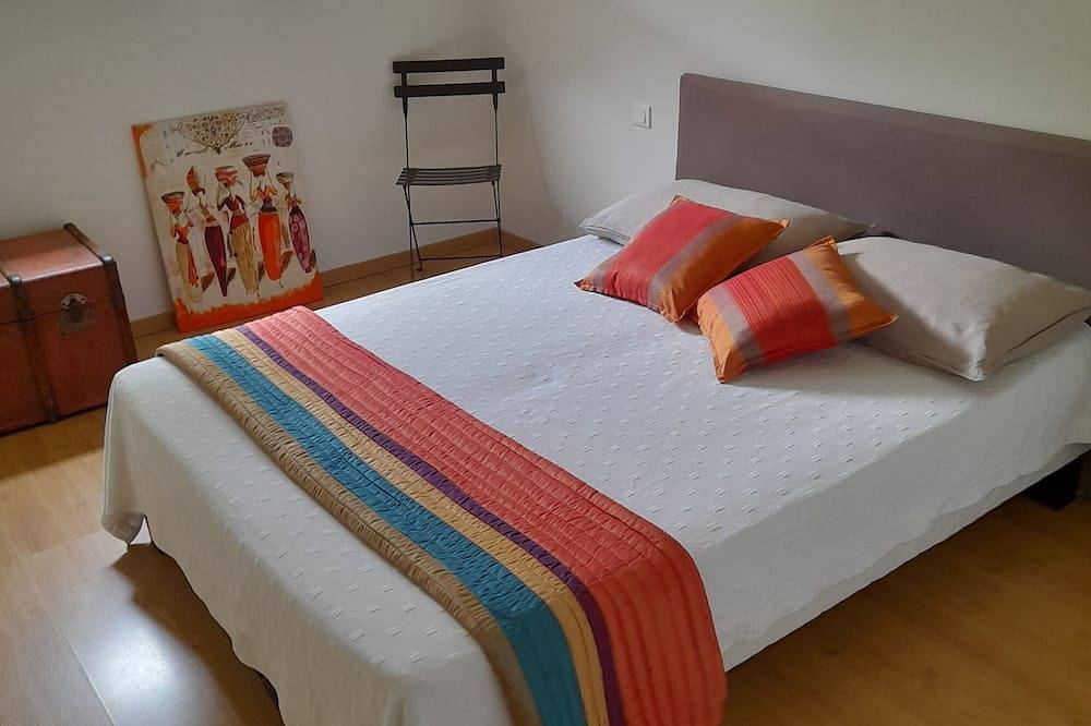 Villa sur 1000m2 de Terrain Avec Piscine. Idéal Pour Vacances en Famille in Mus, Nimes region