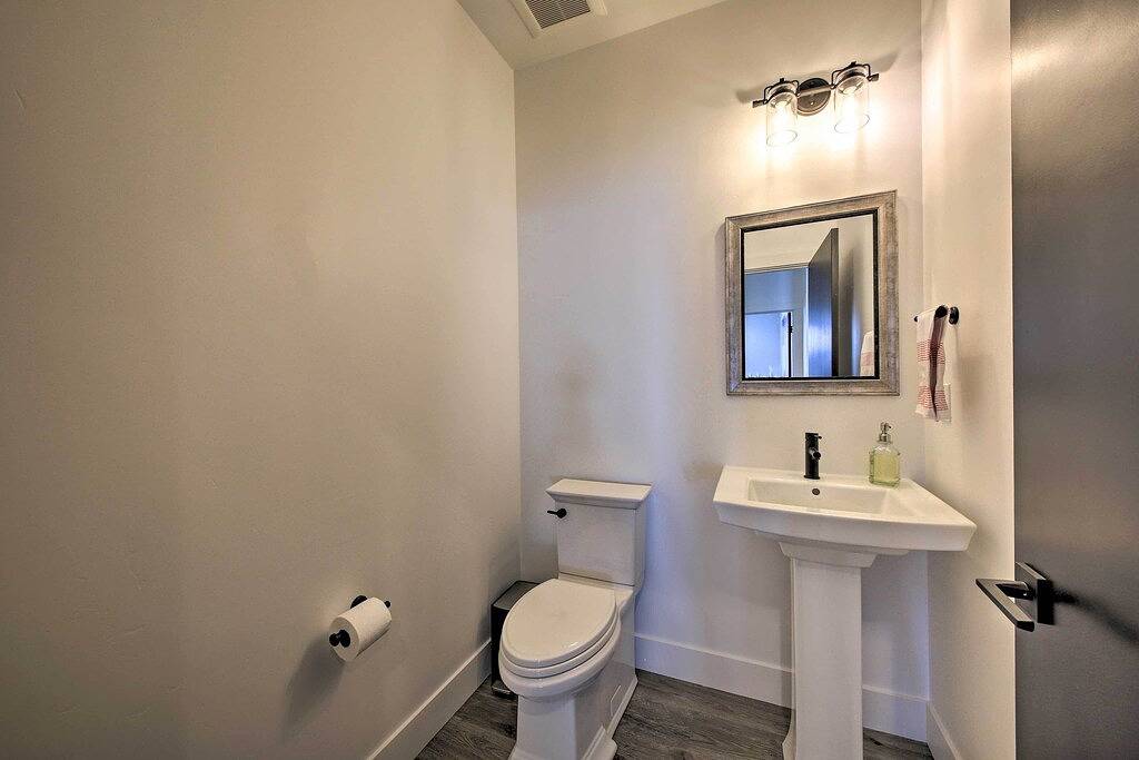 Elegant Priest Lake Townhome ~ 1 Mi From Lake in Kaniksu Nationalwald