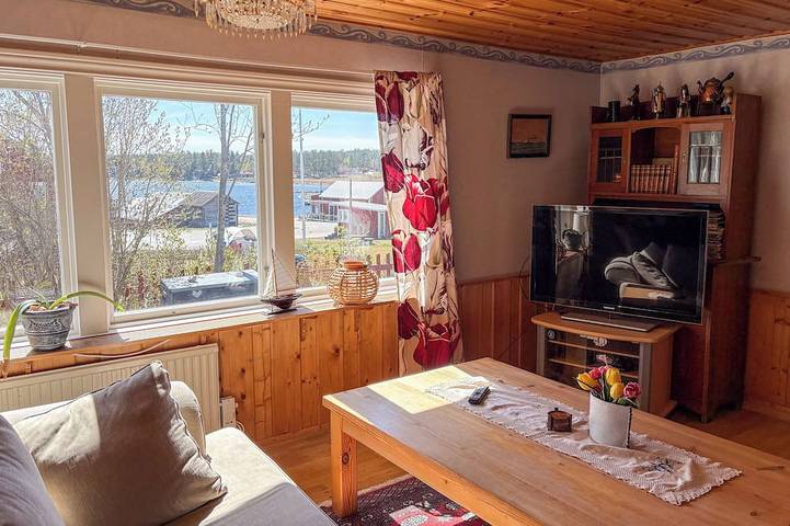 Cozy house with lake view in pleasant fishing village. in Harmanger, Hälsingland