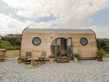 Hut for 4 People in Holbeton, Devon, Photo 1
