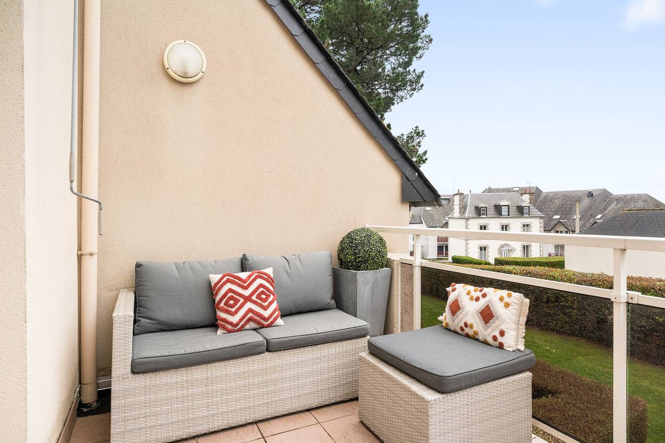 Ganze Wohnung, Ferienwohnung 'L'escale Du Bord De Rance' mit Meerblick, privater Terrasse und Wi-Fi in La Richardais, Saint-Malo und Umgebung