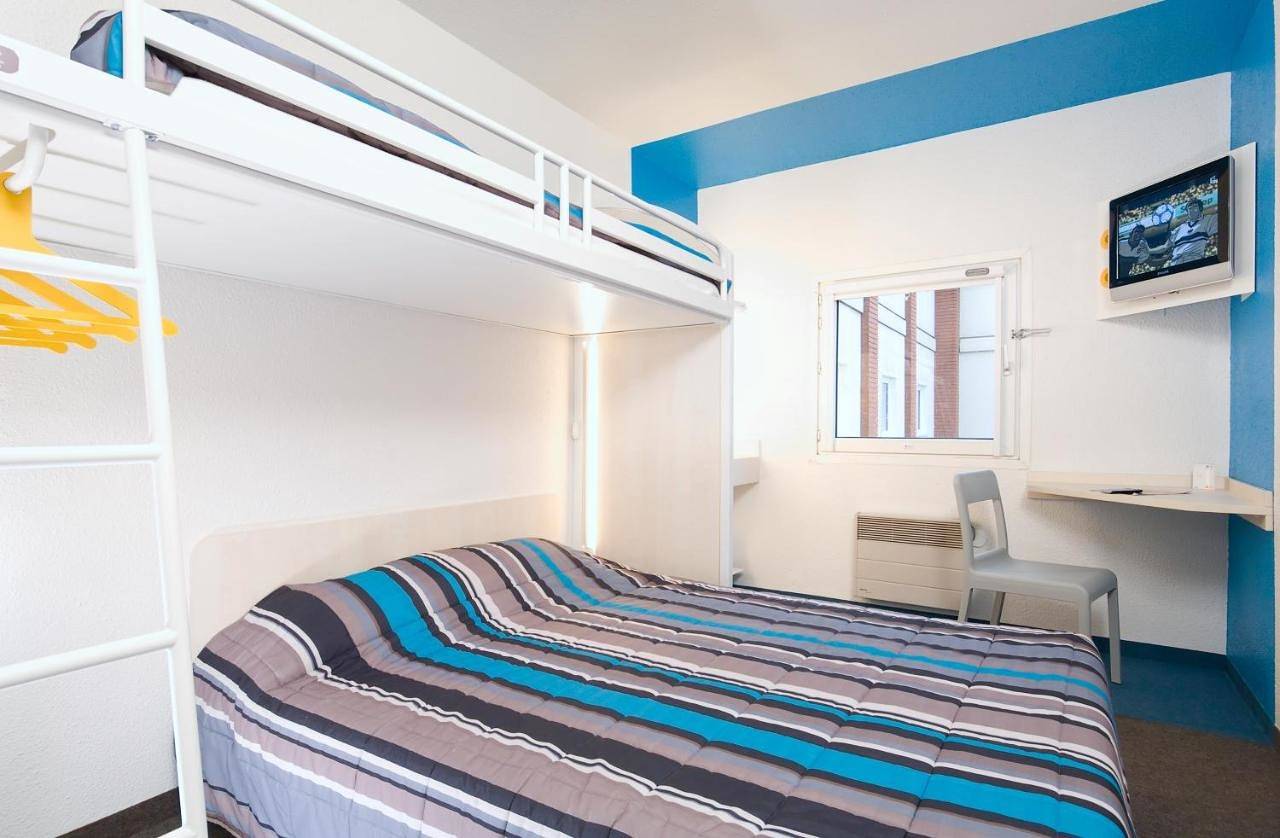 Triple Room with Shared Bathroom in Charleville-Mézières, Ardennes