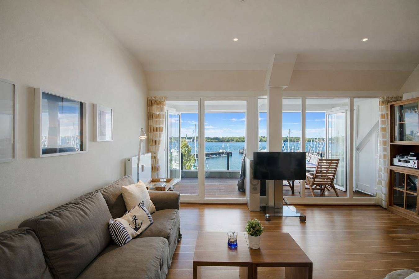 Ganze Wohnung, Baltic Lodge / Helle Maisonette-Wohnung mit 3 Schlafzimmern u. Balkon in Mürwik, Flensburg