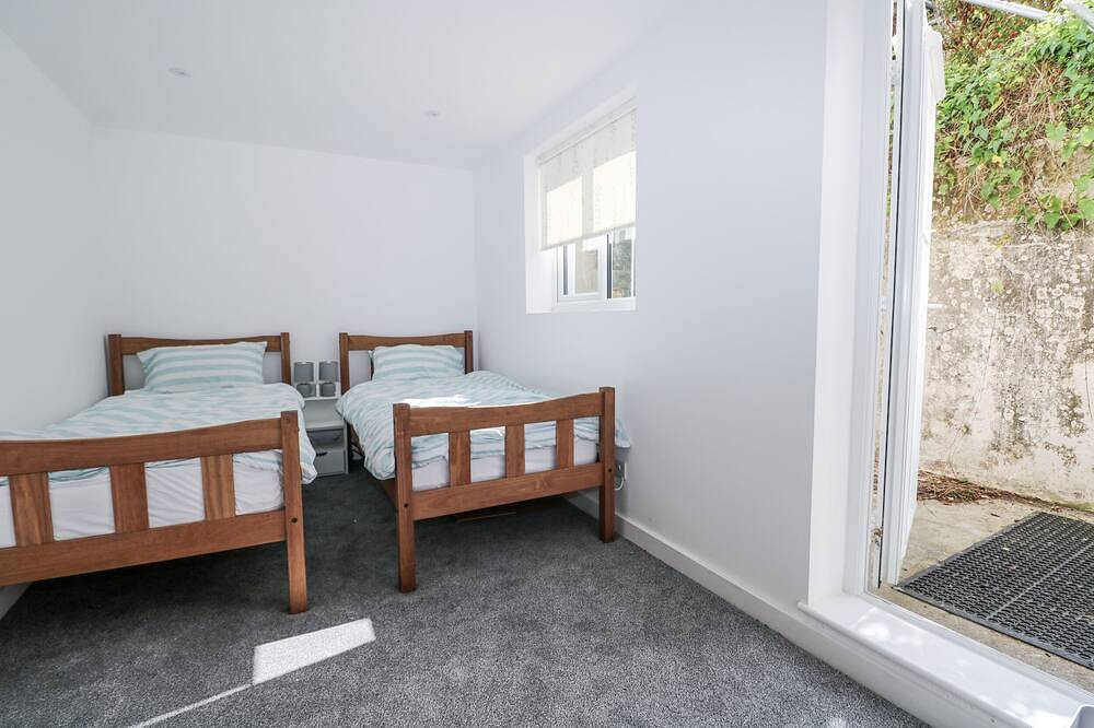 Thistle Villa, pet friendly, character holiday cottage in Hastings in Hastings, East Sussex