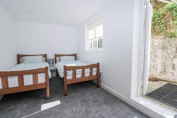 Log Cabin for 6 People in Hastings, High Weald, Photo 4