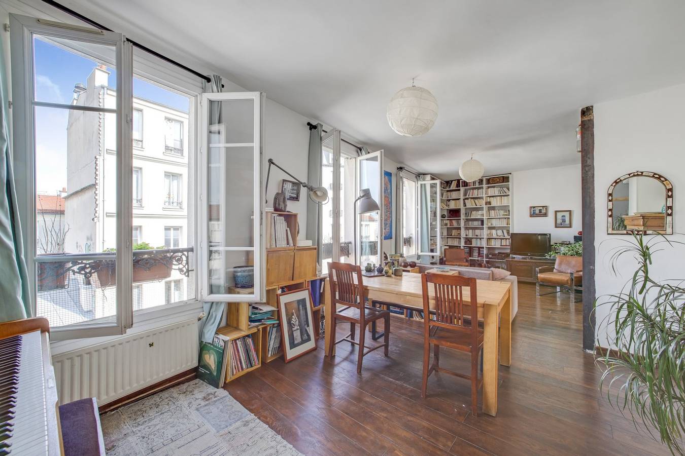 Superbe duplex avec jardin partagé, à Paris Ménilmontant in Paris, Île de France