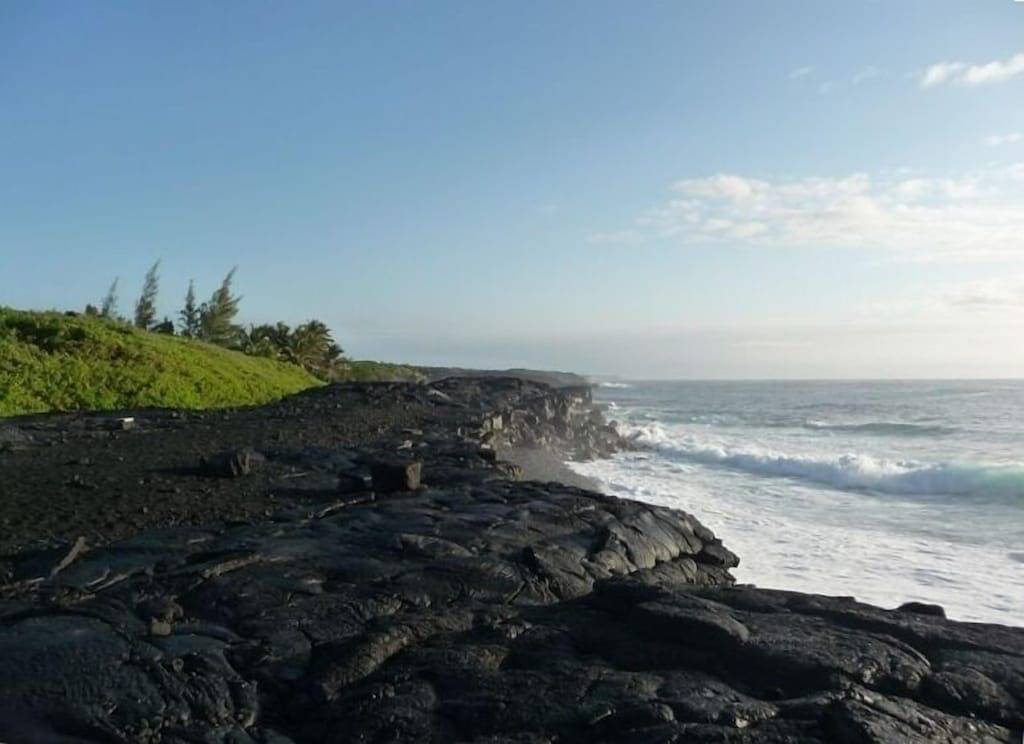 Luxuriös eingerichteter Bali-Tempel mit 160-Grad-Meerblick! in Kehena, West Puna