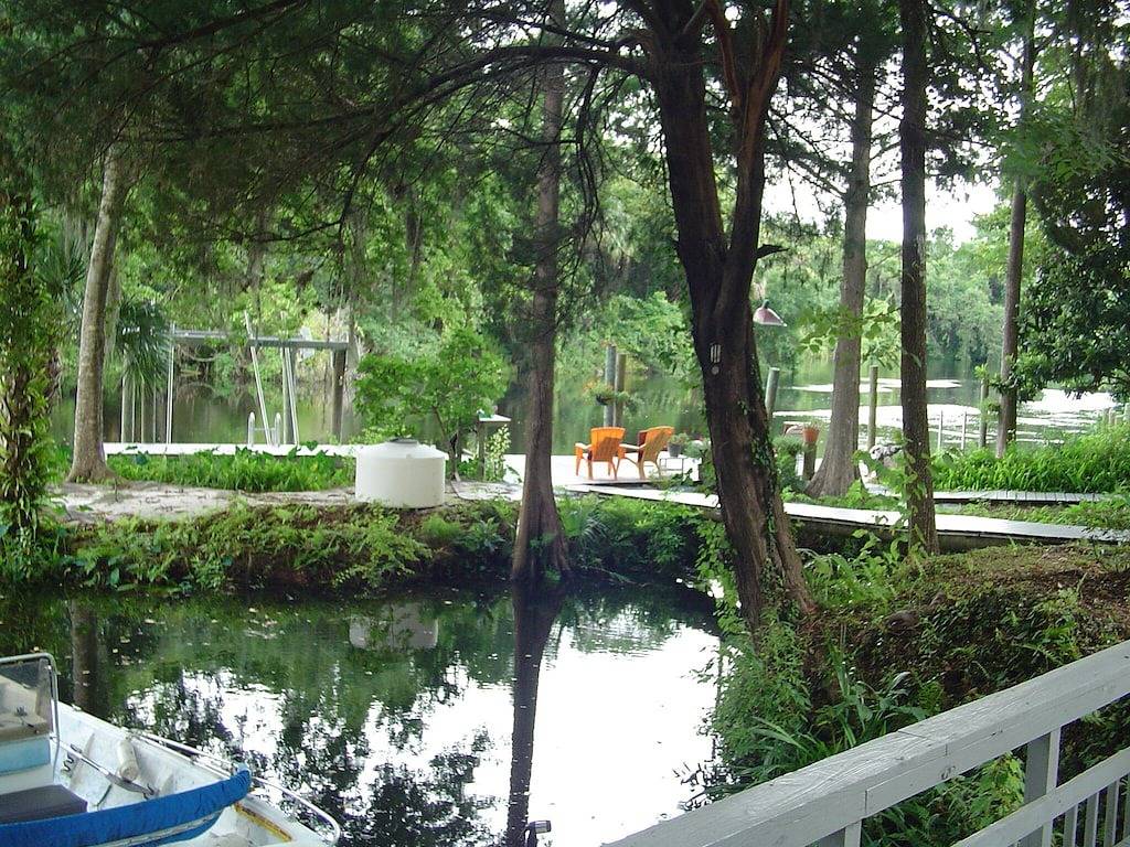 Bed And Breakfast for 4 Guests in Yankeetown, Florida