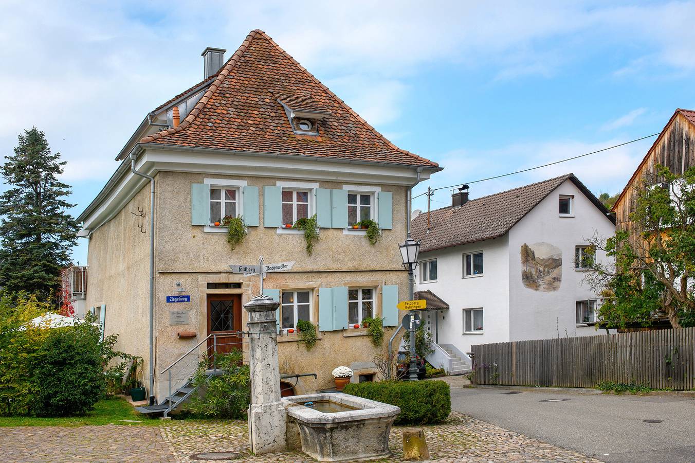 Ferienhaus 'Zur Alten Dame' mit Bergblick, privatem Garten und Wlan in Lipburg, Badenweiler
