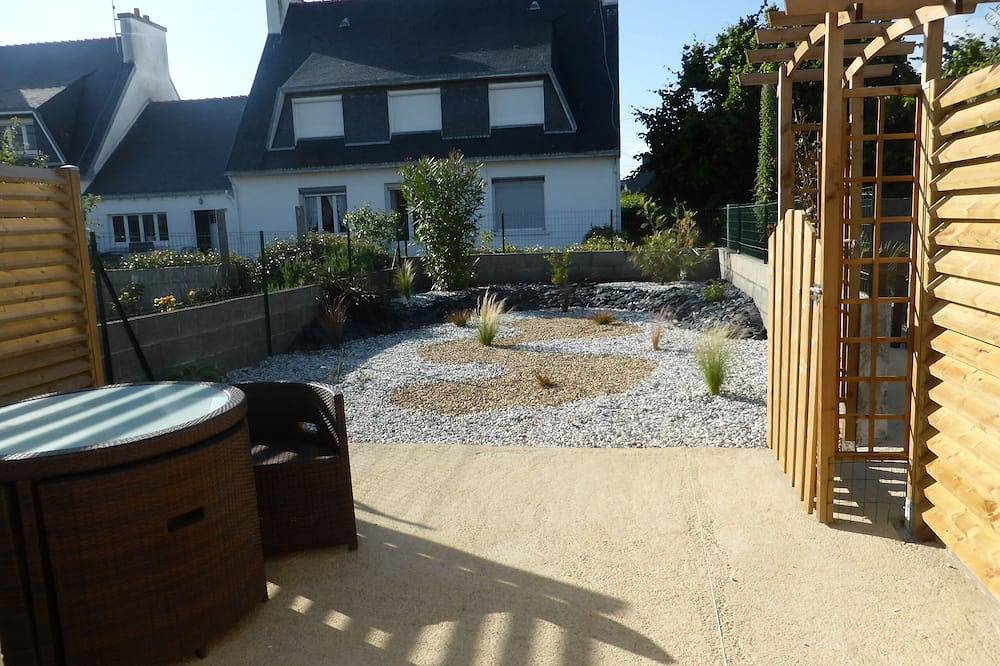 Entire apartment, Lovely self-contained studio with terrace and private garden 10 minutes from the fishing port in Guilvinec, Quimper region