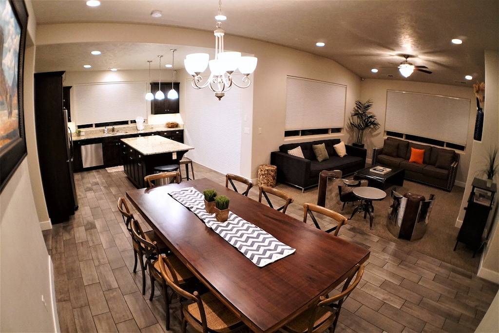 Zweckgebautes Ferienhaus: 3 Schlafzimmer + Schöner Pool / Park / Wanderwege / Snowcyn in Santa Clara (UT), Zion Nationalpark