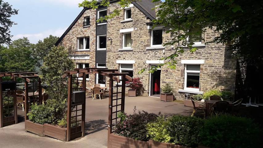 Vakantiehuis voor 30 personen, with whirlpool and tuin as well as zwembad and sauna in La Roche-en-Ardenne