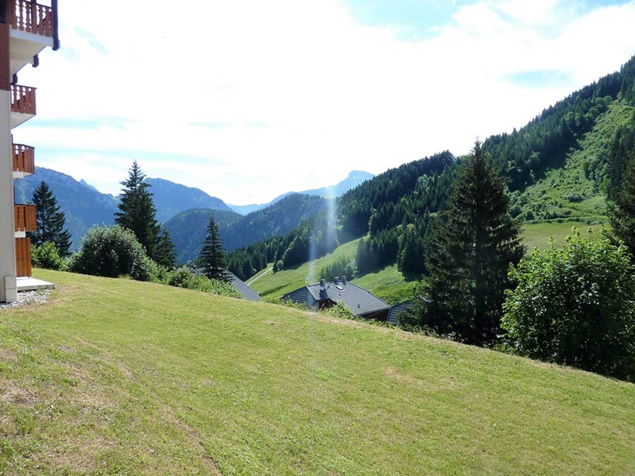 Appartement entier, Charmant 2 pièces avec balcon, départ des randonnées, parking et ascenseur in Le Biot, Région de Thonon-les-Bains