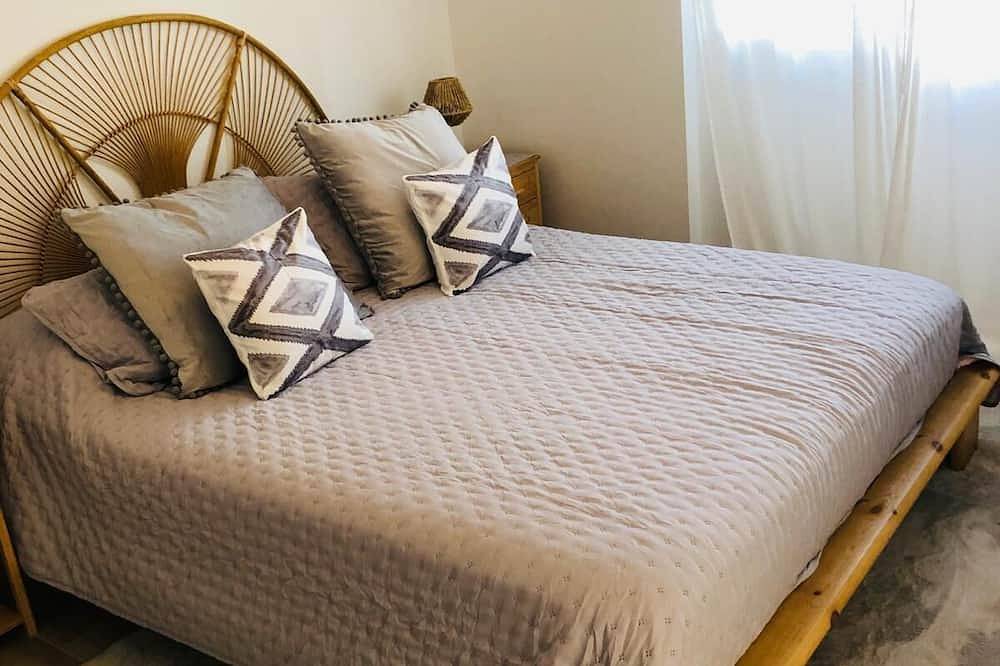 Entire apartment, Les Genêts ensoleillés in Milhaud, Nimes region