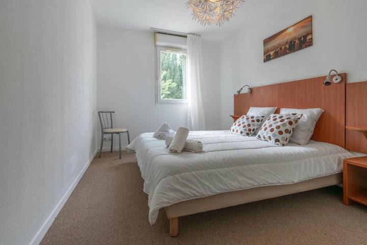 Location de vacances pour 4 personnes, avec vue ainsi que jardin et piscine dans La Barque - 2