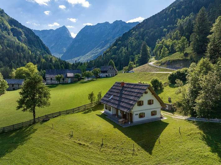 Gîte pour 2 personnes, avec jardin ainsi que vue et terrasse à Solčava