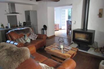 Gîte pour 8 personnes, avec balcon et jardin à Puilaurens