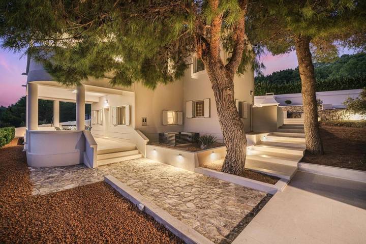 Villa pour 8 personnes, avec vue ainsi que jardin et piscine à Tribunj - 2