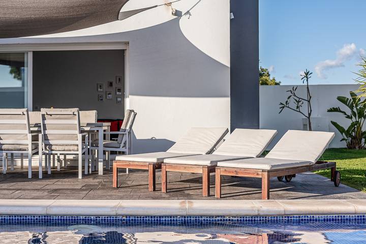 Villa 'Chill Out Of City 2' mit privatem Pool, Wlan und Klimaanlage in Pago del Humo, Chiclana de la Frontera