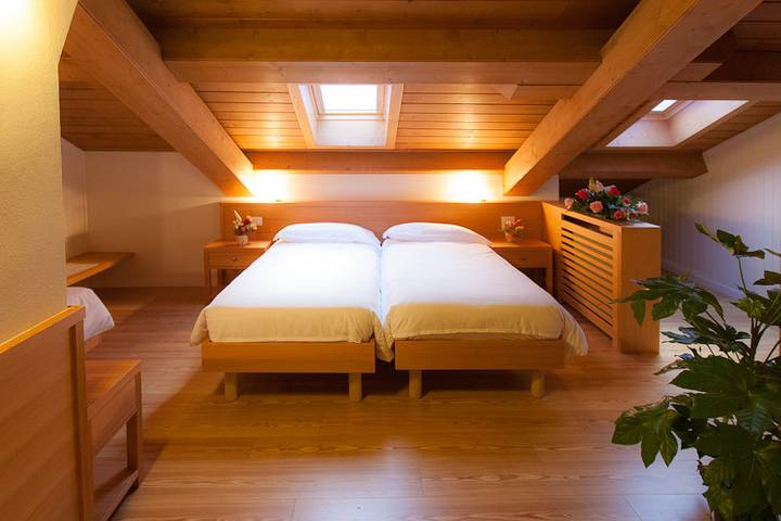 Gîte pour 7 personnes, avec balcon et vue sur le lac, animaux acceptés à Alleghe - 4