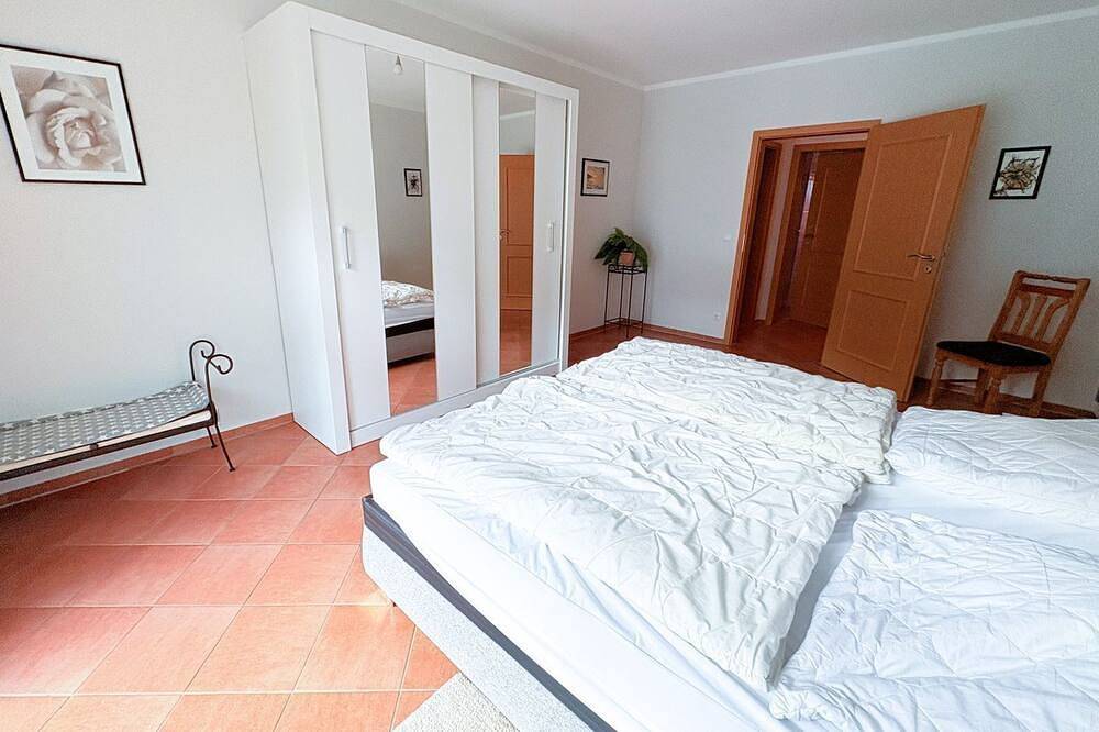 Ganze Wohnung, Ferienwohnung Ginster, gern mit Hund, Wintergarten - Ferienwohnung Ginster: Viel in Mariendorf (Rügen), Mönchgut