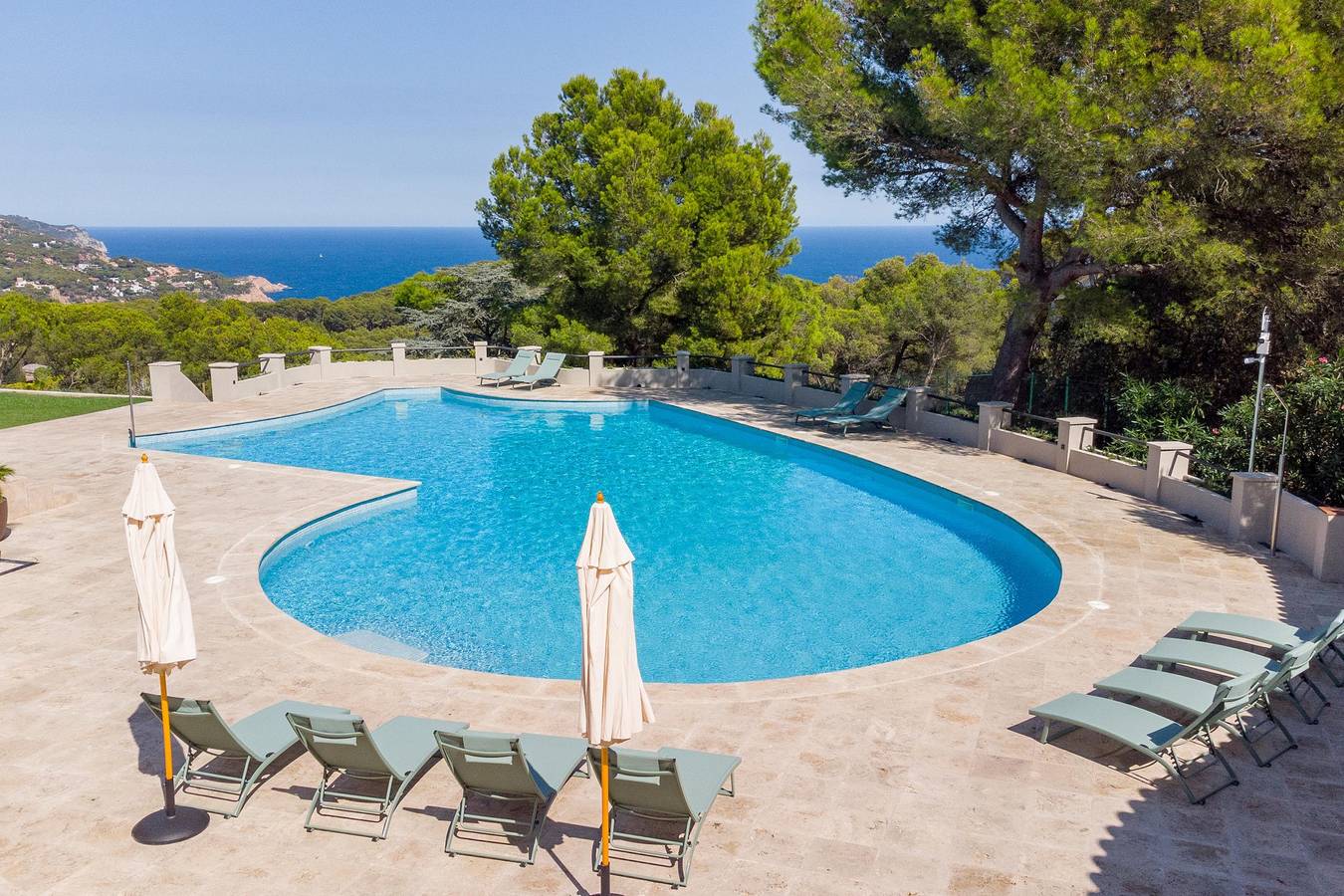 Sa Guarda - Villa de lujo con una gran piscina de 210m2 y zona deportiva alquiler villa lujo Costa Brava” y “villa piscina infinity Llafranc” in Llafranch, Palafrugell