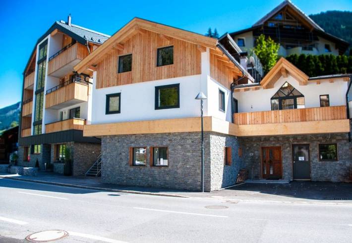 Apartmenthotel für 12 Personen, mit Balkon und Terrasse sowie Sauna und Ausblick in See