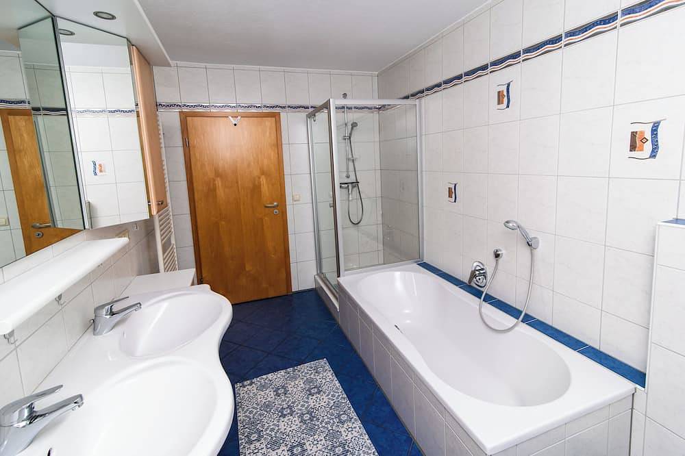 Ganze Wohnung, Große Ferienwohnung (130qm) im 1. Stock mit Ausblick über den Brombachsee in Spalt, Fränkisches Seenland