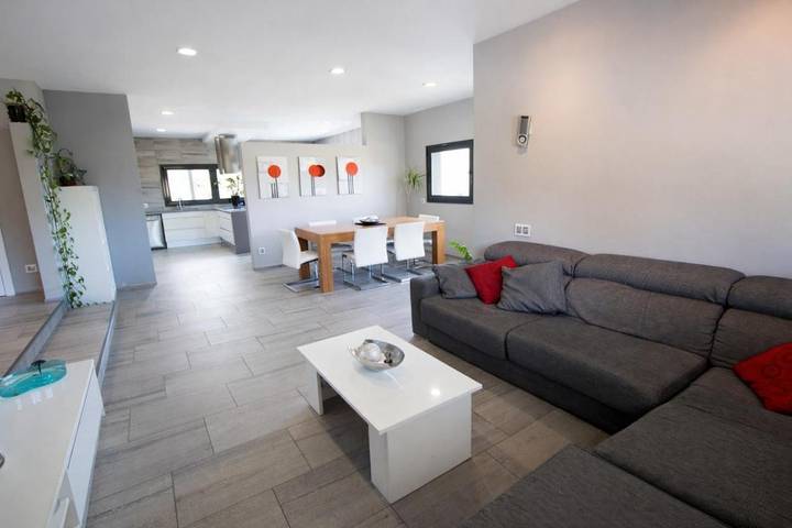 Casa rural para 8 personas, con Terraza y Jardín además de Piscina y Vistas en Viloví de Oñar - 4