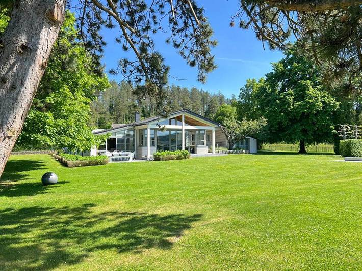 Villa pour 8 personnes, avec piscine ainsi que jardin et sauna