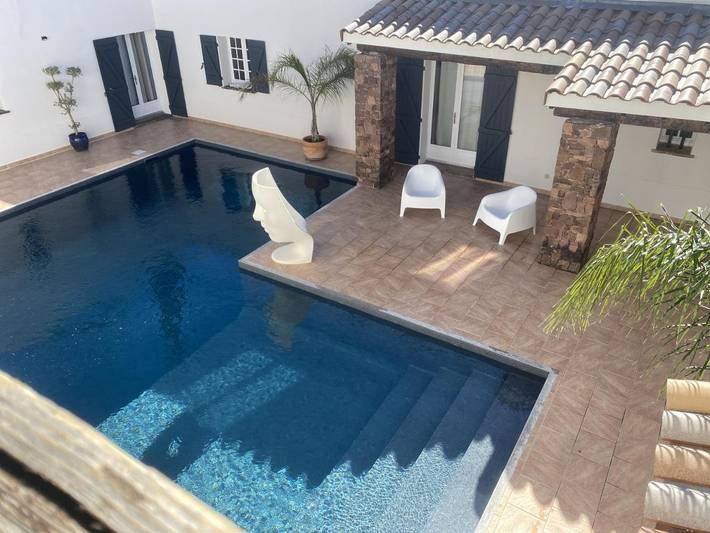 Location de vacances pour 2 personnes, avec jardin ainsi que piscine et vue à La Crau