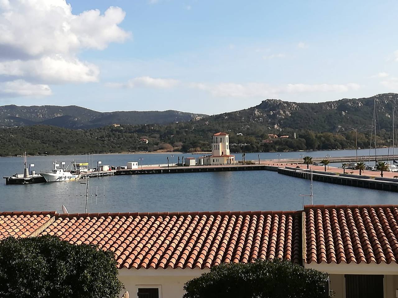 Entire apartment, Apartment Asteroidea close to the Beach with Sea View, Terrace & Wi-Fi in Cannigione, Costa Smeralda