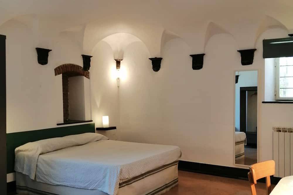 Three-room apartment with private garden in Chiavari, Riviera di Levante