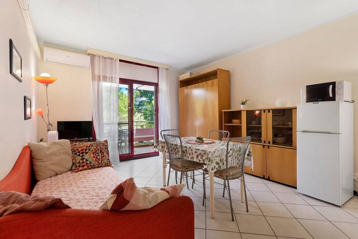 Ferienhaus 'Bilocale Con Terrazza E Piscina' mit Klimaanlage in Marina di Bibbona, Bibbona