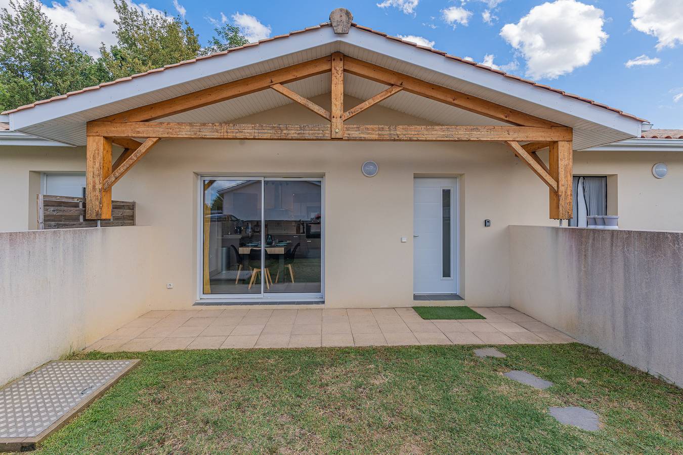 Casa de vacaciones 'La P'tite Maison De Charlotte' con terraza privada, Wi-Fi y aire acondicionado in Cissac-Médoc, Lesparre-Médoc region