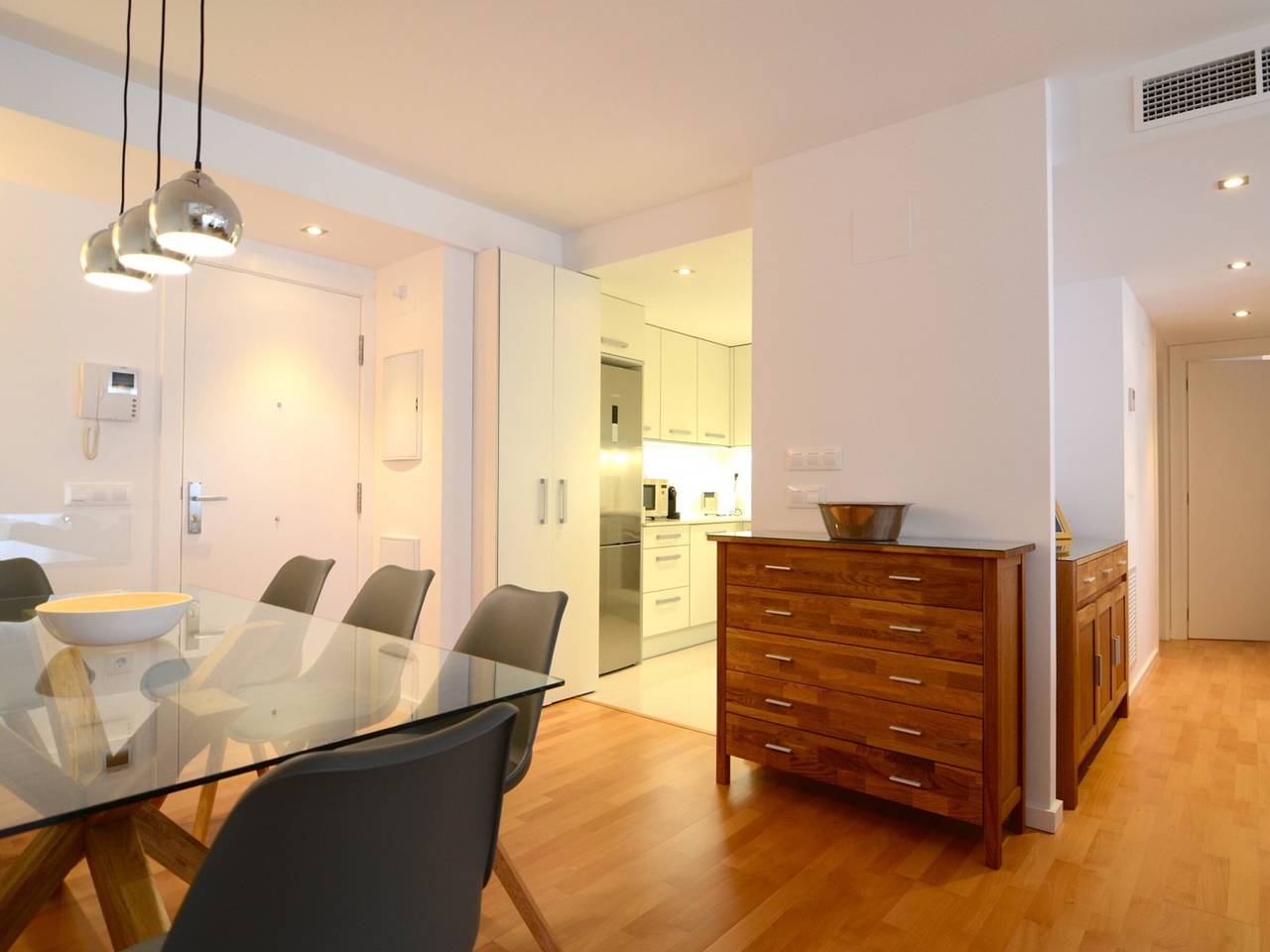 Apartamento entero, Apartamento moderno de 3 habitaciones, cerca de la playa, con parking in L' Estartit, Estartit