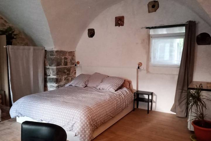 Gîte pour 2 personnes, avec piscine ainsi que terrasse et jardin à Saint-Laurent-le-Minier - 2