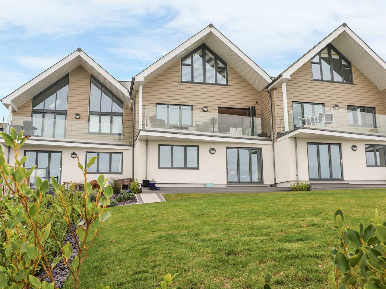 Entire apartment, Praa Waves in Praa Sands, Cornwall