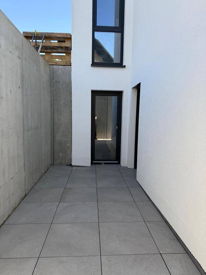 Ganze Wohnung, Moderne 2-Zimmer-Wohnung mit großer Terrasse und eigenem Stellplatz in Grafenau (Württemberg), Nordschwarzwald